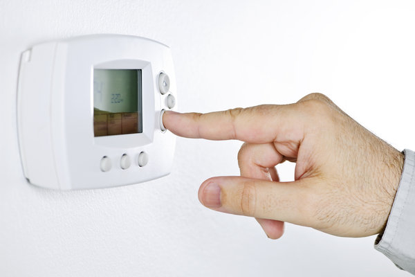 Hand setting digital thermostat